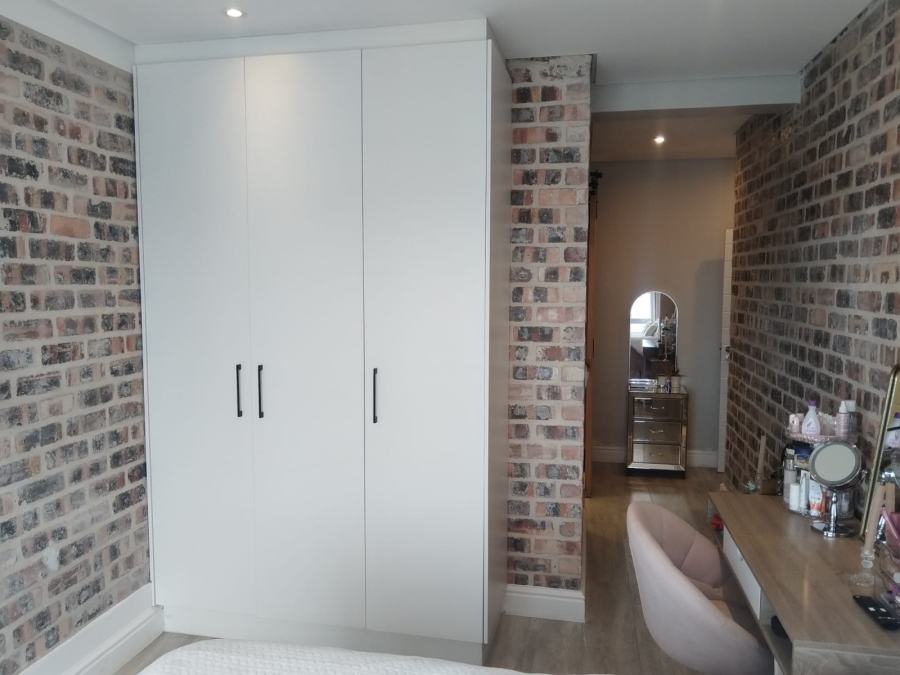To Let 4 Bedroom Property for Rent in Glencairn Western Cape